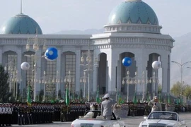 Turkmenistan: Cấm ôtô màu đen vì sợ không may mắn