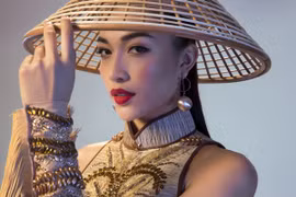 Cận cảnh trang phục dân tộc của Lệ Hằng tại Hoa hậu Hoàn Vũ thế giới