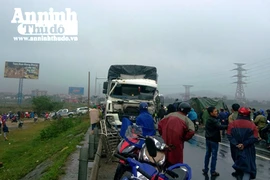 Tai nạn liên hoàn trên cầu Gianh, quốc lộ 1A tắc nghẽn hàng km