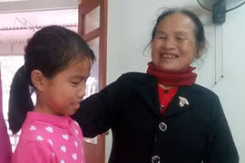 Cô bé nghèo lớp 4 nhặt được gần 40 triệu đồng, tìm người trả lại