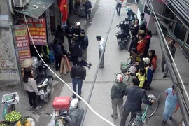 Nam thanh niên nghi rơi từ tầng cao xuống đất tử vong