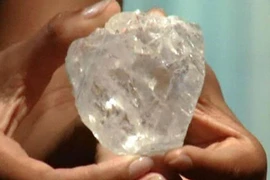 Viên kim cương to bằng quả bóng tennis