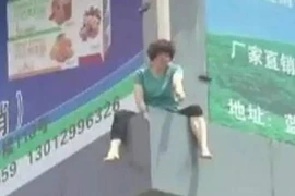 Trung Quốc: Đám đông vô cảm thúc giục tự tử