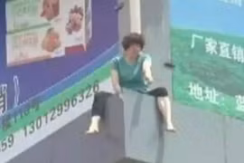 Trung Quốc: Đám đông vô cảm thúc giục tự tử