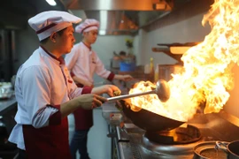 Thưởng thức các món ăn Á Âu nổi tiếng nhất ngay tại Indo Express