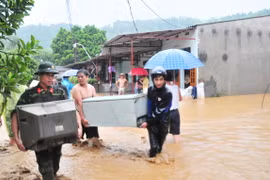 Lũ lớn ở Lào Cai, 12 người chết và người mất tích