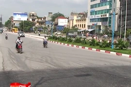 Hiện tượng rạn nứt, sụt lún tại đường dẫn lên cầu Vĩnh Tuy