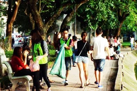 4 năm nhặt rác và cái tâm của những người trẻ yêu hồ Gươm