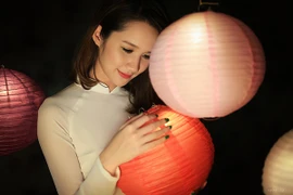Thiếu nữ duyên dáng trong bộ ảnh đón trung thu khác lạ