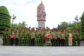 CAQ Hà Đông về nguồn báo công dâng Bác