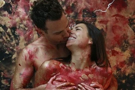 Vẽ tranh qua những cử chỉ ân ái của cặp tình nhân