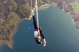 Màn múa xiếc 600m trên không trung 