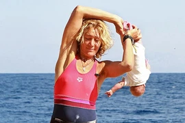 Rùng mình nhìn cảnh luyện tập đáng sợ cho trẻ sơ sinh