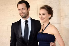 Nữ diễn viên Natalie Portman “theo chồng bỏ cuộc chơi”.