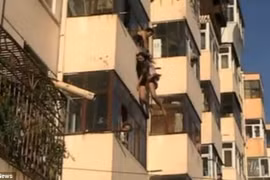 Tóm tay cứu sống người yêu nhảy lầu tự tử