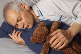35% người lớn ở Anh nghiện ôm gấu bông khi ngủ