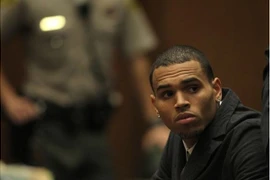 Chris Brown tiếp tục gắp rắc rối với pháp luật