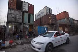 Trung Quốc: Sống trong container vì không có nhà