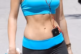 Miley Cyrus khoe vòng hai siêu thon