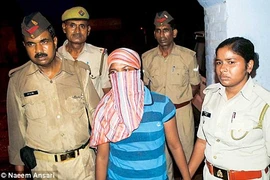 Hành động phản kháng kinh dị khi bị bác sĩ hãm hiếp trong 13 năm liền