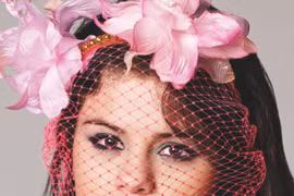 Selena Gomez rũ bỏ hình ảnh công chúa Disney