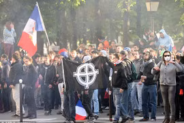 Hàng nghìn người biểu tình chống luật hôn nhân đồng giới