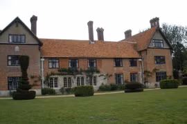 Một học sinh bị cưỡng hiếp, nhà trường có thể phải đóng cửa