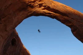 Thanh niên tử nạn vì học đòi màn đu dây trên mạng