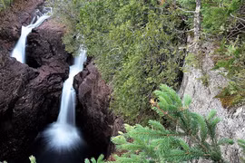 Bí ẩn thác nước chảy vào... "Chiếc ấm của Quỷ dữ"