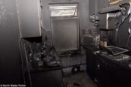 Phóng hỏa đốt nhà hàng xóm, thiêu chết 5 người