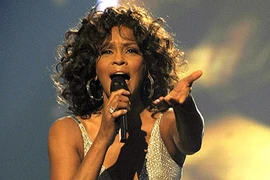Whitney Houston là người đồng tính? 