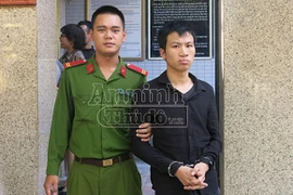 Vào chùa trộm cắp lấy tiền “bao gái”