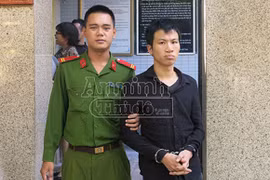 Vào chùa trộm cắp lấy tiền “bao gái”
