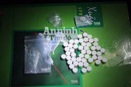 Đi taxi mang theo ma túy hòng qua mặt 141