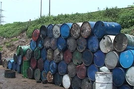 Hai cơ sở tái chế thùng phuy đầu độc sông Đáy