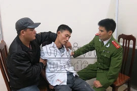 Bố “ngáo đá" bắt cóc con trai, dọa giết