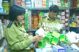 Tân dược giả trà trộn hàng thật bán công khai