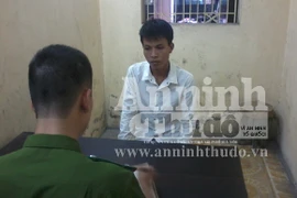 Tên trộm đội lốt kẻ bán tranh ảnh cho người nước ngoài