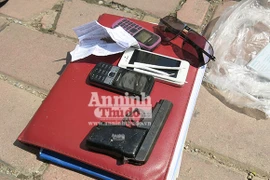 Đi đường mang theo súng, điều tra lộ ra án truy nã