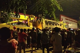 Đường xấu, đổ xe, bị xe tải cán tử vong tại chỗ