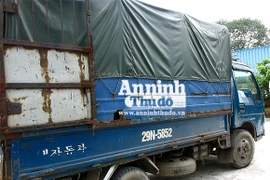 Phát hiện xe tải chở đầy súng đồ chơi, trông như súng thật