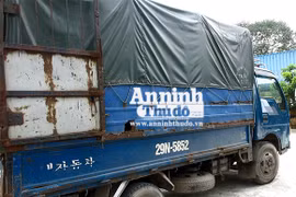 Phát hiện xe tải chở đầy súng đồ chơi, trông như súng thật