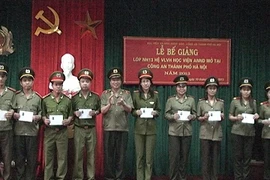 Bế giảng lớp Bồi dưỡng nghiệp vụ pháp luật ngắn hạn.