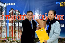 Hanoi Paragon trao chứng thư bảo lãnh cam kết tiến độ dự án
