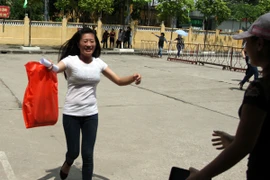 Nụ cười và nước mắt đoàn tụ của những con người một thời lầm lỗi