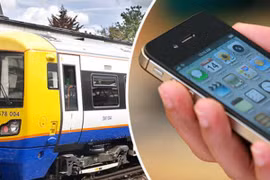 Bị bắt vì... sạc iPhone trên tàu