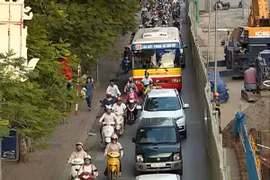 Giãn tần suất 1 số tuyến xe bus hoạt động trên Quốc lộ 6 và Quốc lộ 32