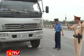 Tăng cường kiểm soát tải trọng xe ô tô dịp cuối năm