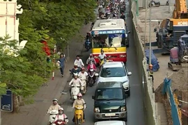 Giãn tần suất 1 số tuyến xe bus hoạt động trên Quốc lộ 6 và Quốc lộ 32