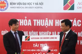 Agribank tài trợ 1,3 tỷ đồng cho Bệnh viện Đại học Y Hà Nội